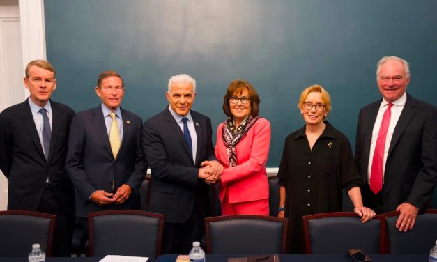 Lapid asks US Democratic senators not to ‘give up’ on Israel at Washington meeting