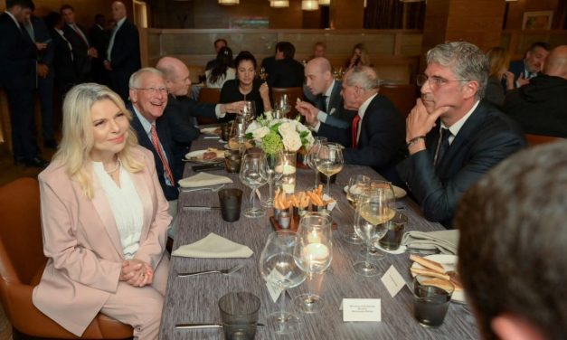 Lebanese lawyers seek probe of banker over co-hosting dinner attended by Netanyahu