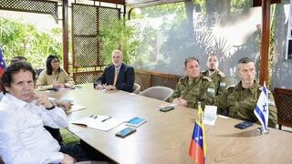 Venezuela president photographed with uniformed IDF officers in rare encounter