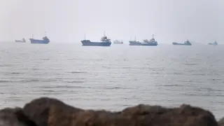 Report: US offers to unfreeze Iran funds to keep Hormuz open