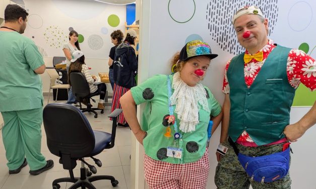 This clown eats bubbles, cracks jokes and helps Israeli children recover from trauma