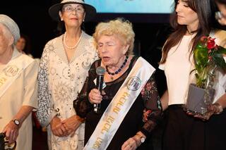 ‘Heroes of Beauty’ ceremony links Holocaust survivors and IDF soldiers