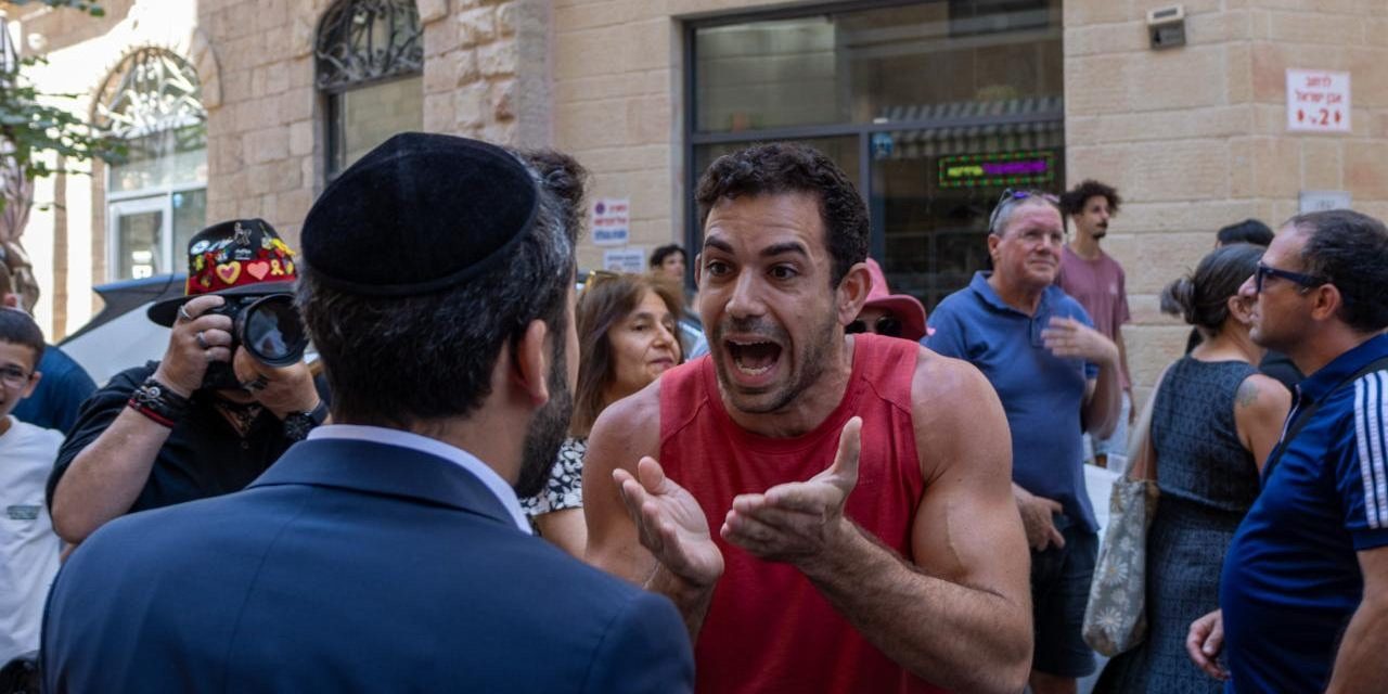 Shabbat protests outside Jerusalem cafe show no sign of abating