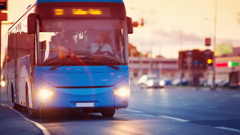 Passengers panic as bus driver smashes window during route to Modi’in Illit