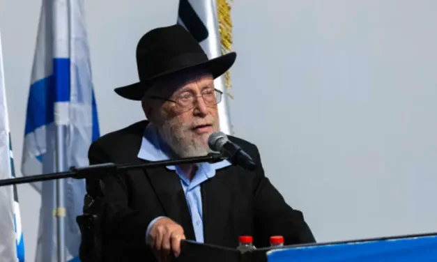After Rabbi Yosef’s attack, Rabbi Kook’s glowing words for Rabbi Lior resurface