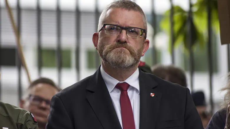 Polish prosecutors charge MEP Grzegorz Braun over Auschwitz remarks