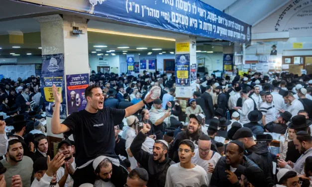 Despite war, record crowds head for Uman