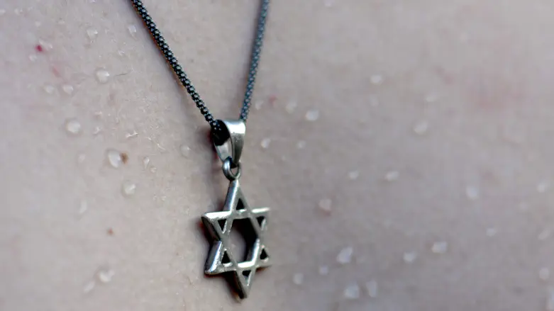 Threatened in a taxi because she was wearing a Star of David: ‘He shouted ‘Allahu Akbar”