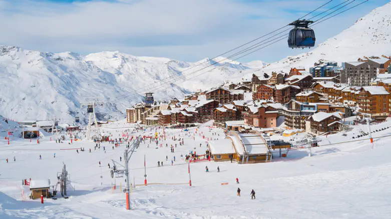 36 haredi tourists, including infants, rescued from Austrian Alps