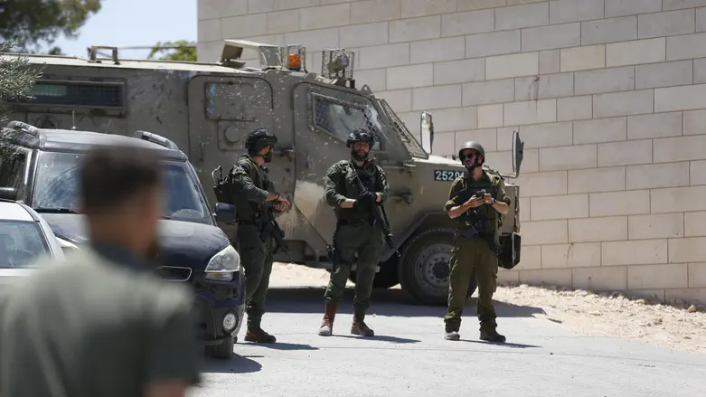 Rock-throwing attack near Kiryat Arba leaves five lightly injured