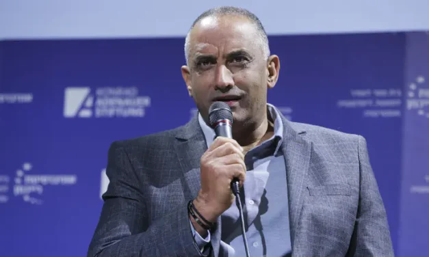 Blow to Gantz: Dedi Simhi weighs move to Likud