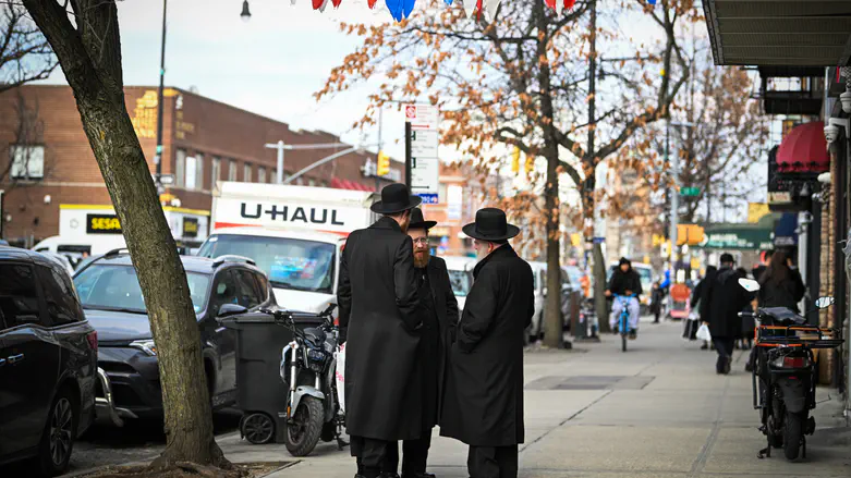 Haredi man attacked by 6 assailants in Borough Park