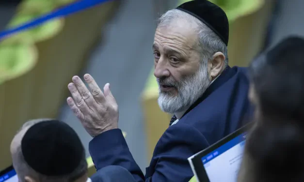 Shas officials jump ship