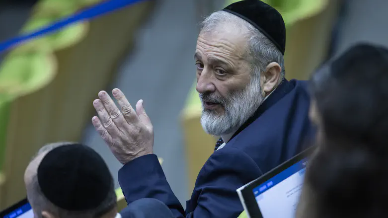 Shas officials jump ship