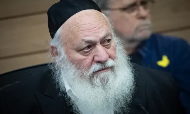 Gerrer Rebbe approves Goldknopf to continue as Hasidic representative in the next Knesset.
