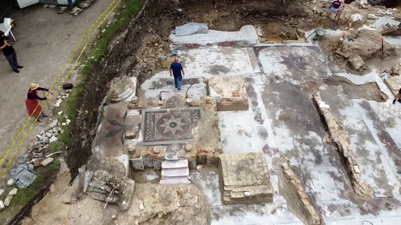 Central bimah of Vilna Great Synagogue fully exposed