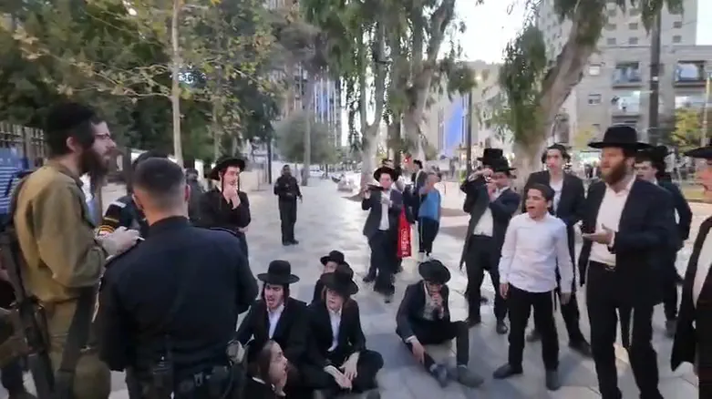 Protesters swarm haredi soldier, shout: “Traitor”