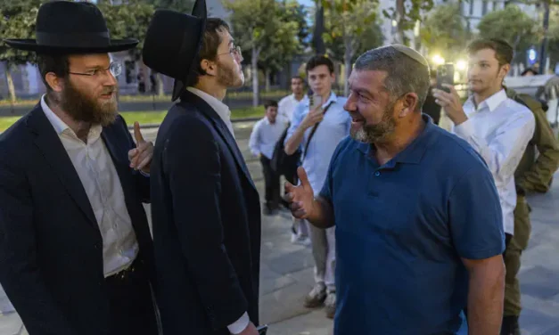 Retired general answers haredim who attacked him: ‘I’m not afraid of you’
