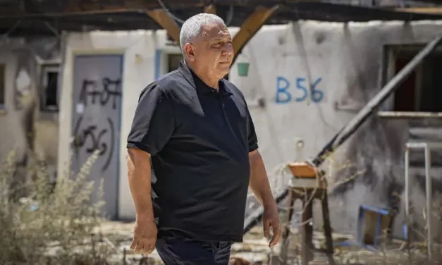 Eizenkot takes swipe at Bennett over Qatar