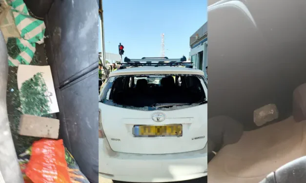 Arab mob attempts to attack mother and son in Jenin who accidentally entered Jenin