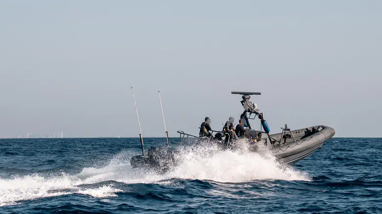 Watch: Navy trains to protect against maritime infiltrations, attacks on gas rigs