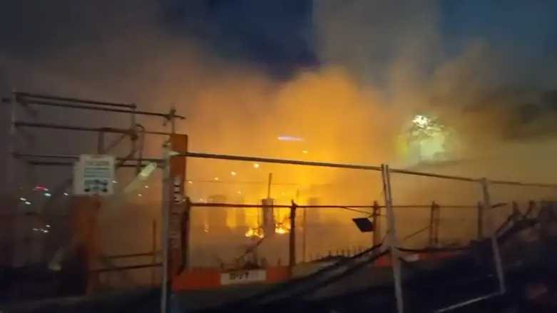 Massive fire erupts at future BIG shopping complex