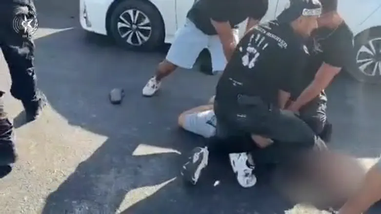 Watch: Son of former MK arrested with loaded pistol near Ramla