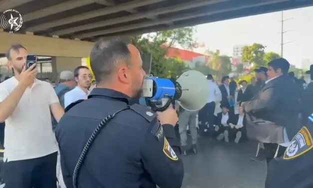 Haredi extremists protest, Geha Interchange blocked