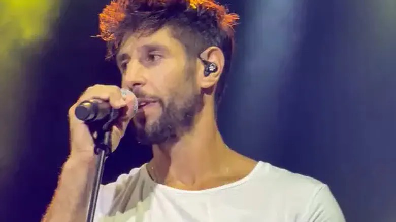 Idan Amedi breaks down in tears as he dedicates song to Hadar Goldin’s parents