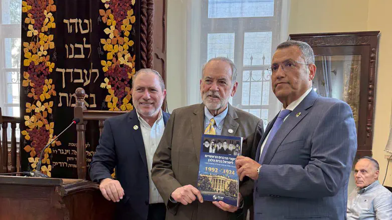 On anniversary of death: US Ambassador Huckabee visits Rabbi Kook’s house