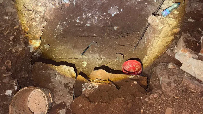 Tunnel to Israel? Suspect caught digging near security fence