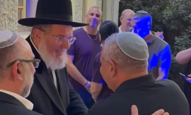 Chief Rabbi to Eisenkot: A source of inspiration