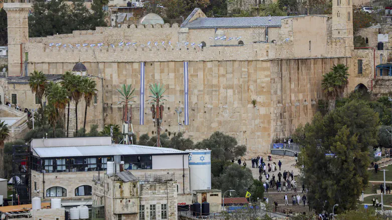 Ministry orders preparations to close Cave of the Patriarchs