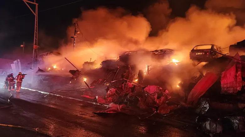 Firefighting crews battle blaze at vehicle lot in Kiryat Arba