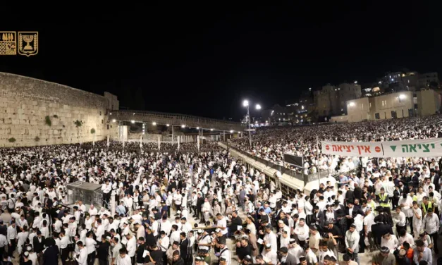 Tens of thousands at Western Wall Selichot as hostage survivors join prayer