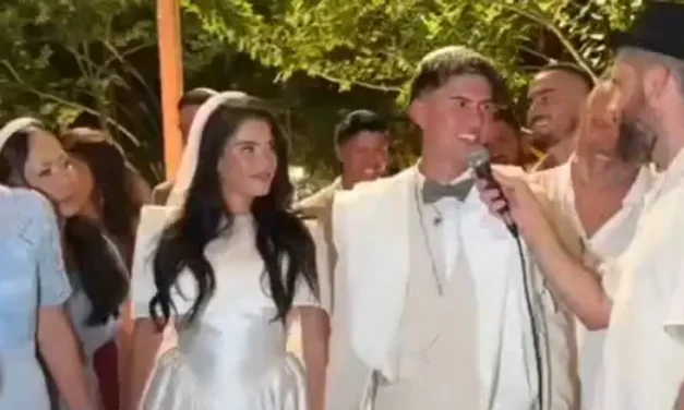 Watch: Muay Thai and kickboxing fighter Ahavat Hashem Gordon gets married