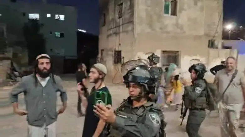 Border Police blocked the road, residents entered on foot