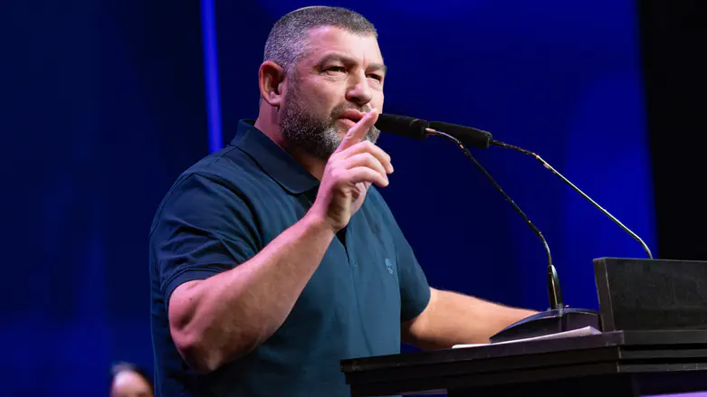 Poll bombshell: Likud crashes to 19 seats, Winter fails to break through