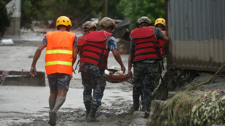 Israeli team races to Nepal to find missing Israelis
