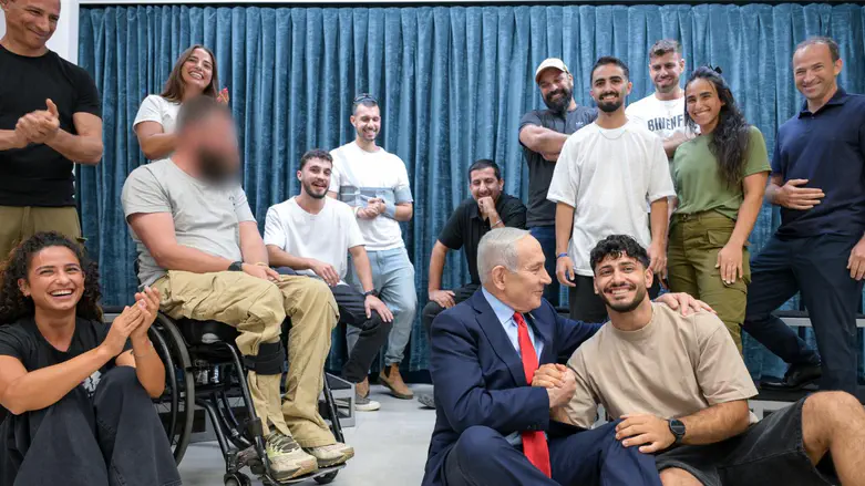 ‘Immense fortitude’: Netanyahu honors reserve combat servicemen and women
