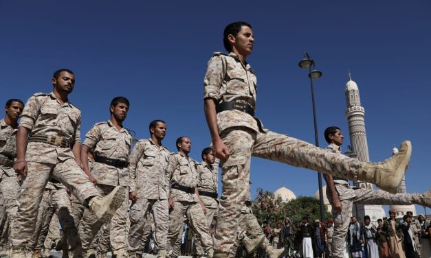 Yemeni gov’t troops suffer heavy losses as coordinated Houthi strikes kill at least 30