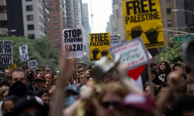 US lawmakers seek 100-foot buffer zone around houses of worship to protect against protests