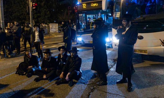 Haredi protesters set road blocks at Jerusalem entrance roads, disrupting traffic into city