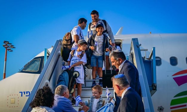 Jewish Agency CEO: While Israel is at war, making aliyah is the greatest act of courage  – opinion