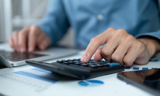 Strong tech earnings lift major US indices