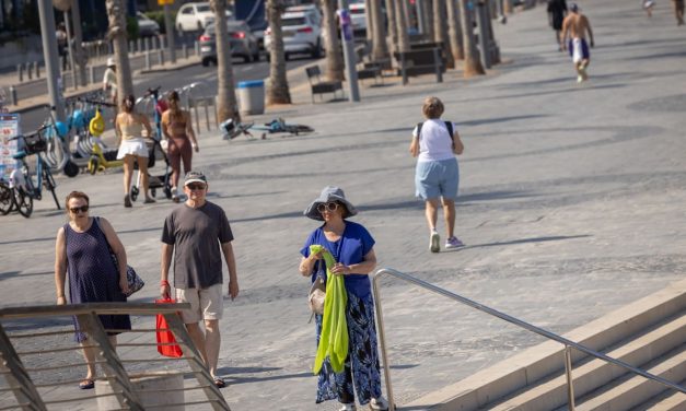 Netanya youth attacked by group of 20 teenagers in Eilat after refusing to give away cigarette