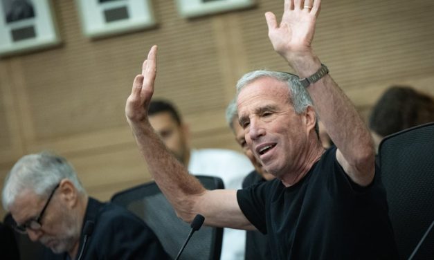 MK Elazar Stern leaves Yesh Atid party, announces he will resign from Knesset