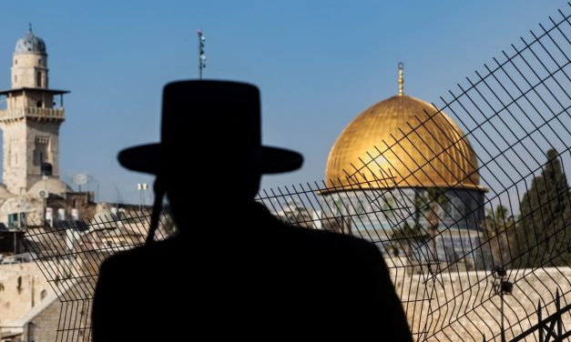 Jewish men permitted to pray on Temple Mount with prayer books for first time, Ben-Gvir confirms