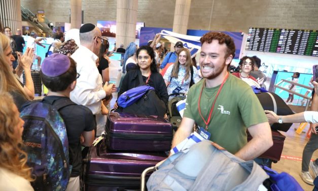 North American aliyah hits record month as over 1,100 olim arrive, with 4,000 expected in 2026