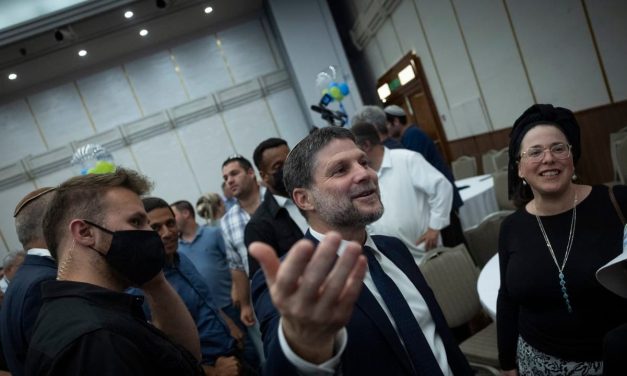 Smotrich backs Givati soldiers jailed after refusing APC with female paramedic